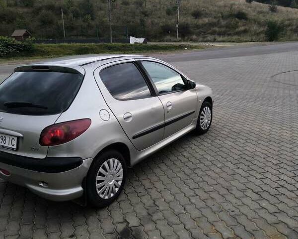 Пежо 206, объемом двигателя 1.1 л и пробегом 170 тыс. км за 2550 $, фото 2 на Automoto.ua
