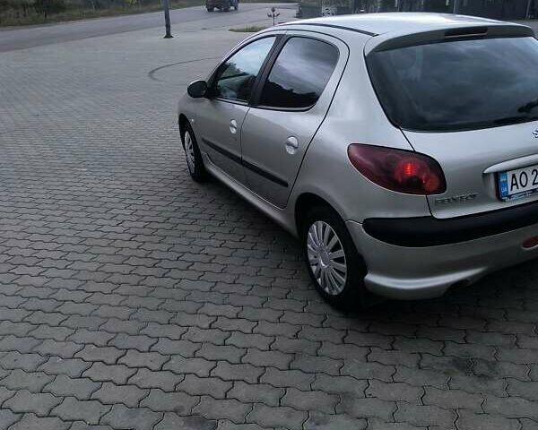 Пежо 206, объемом двигателя 1.1 л и пробегом 170 тыс. км за 2550 $, фото 5 на Automoto.ua