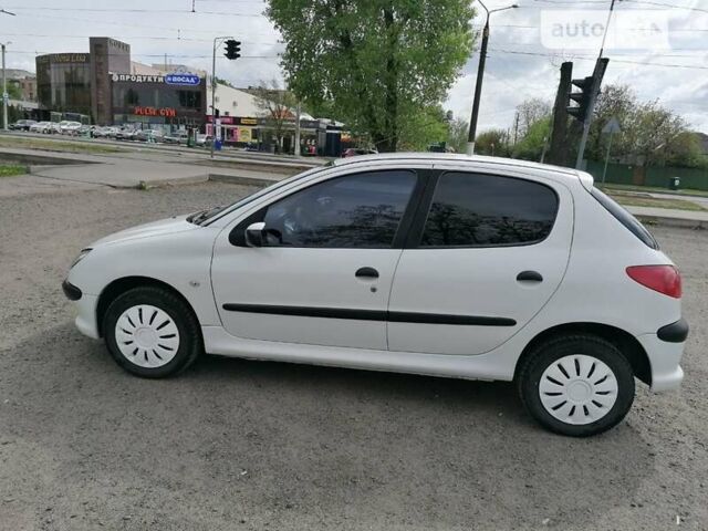 Пежо 206, объемом двигателя 1.4 л и пробегом 191 тыс. км за 3500 $, фото 5 на Automoto.ua