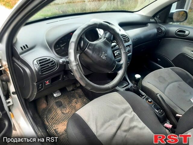 Пежо 206, объемом двигателя 1.4 л и пробегом 340 тыс. км за 2900 $, фото 1 на Automoto.ua