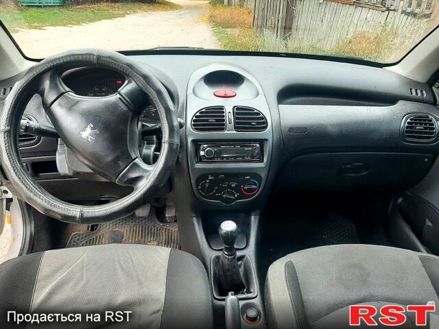 Пежо 206, объемом двигателя 1.4 л и пробегом 340 тыс. км за 2900 $, фото 3 на Automoto.ua