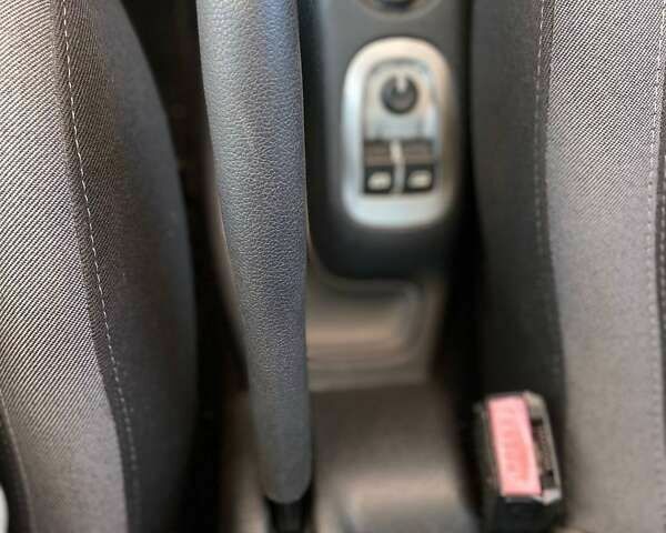 Пежо 206, объемом двигателя 1.4 л и пробегом 206 тыс. км за 3990 $, фото 28 на Automoto.ua