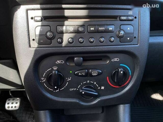 Пежо 206, объемом двигателя 1.4 л и пробегом 206 тыс. км за 3990 $, фото 27 на Automoto.ua