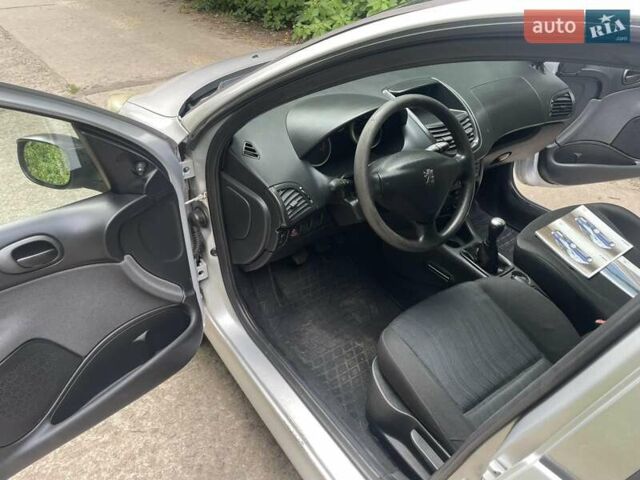 Пежо 206, объемом двигателя 1.4 л и пробегом 373 тыс. км за 3777 $, фото 10 на Automoto.ua