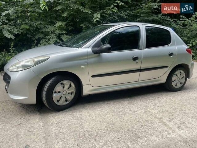 Пежо 206, объемом двигателя 1.4 л и пробегом 373 тыс. км за 3777 $, фото 7 на Automoto.ua