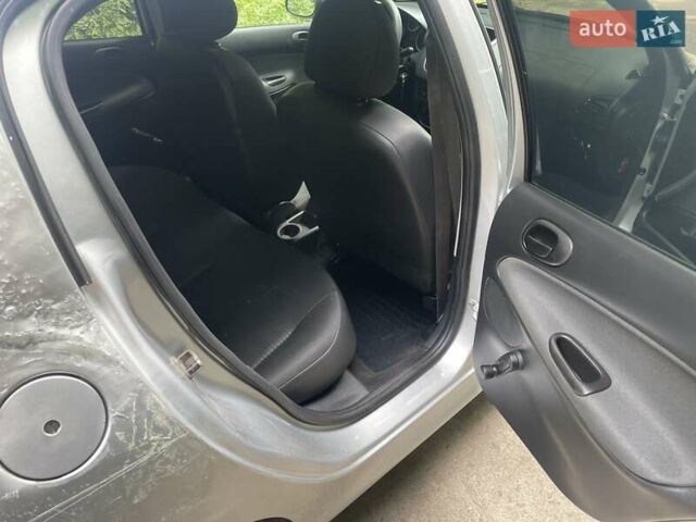 Пежо 206, объемом двигателя 1.4 л и пробегом 373 тыс. км за 3777 $, фото 12 на Automoto.ua