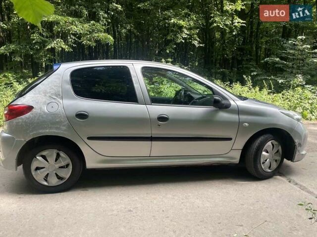 Пежо 206, объемом двигателя 1.4 л и пробегом 373 тыс. км за 3777 $, фото 6 на Automoto.ua