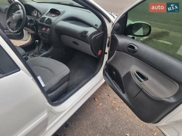 Пежо 206, объемом двигателя 1.4 л и пробегом 229 тыс. км за 3100 $, фото 1 на Automoto.ua