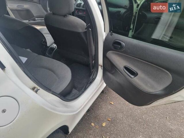 Пежо 206, объемом двигателя 1.4 л и пробегом 229 тыс. км за 3100 $, фото 3 на Automoto.ua