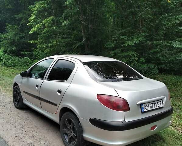 Пежо 206, об'ємом двигуна 1.36 л та пробігом 240 тис. км за 3750 $, фото 4 на Automoto.ua