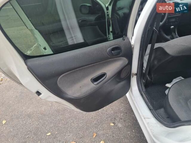 Пежо 206, объемом двигателя 1.4 л и пробегом 229 тыс. км за 3100 $, фото 7 на Automoto.ua