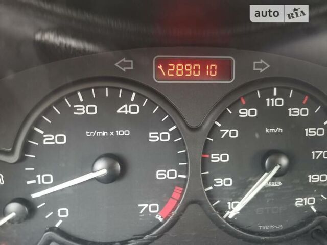Пежо 206, объемом двигателя 1.4 л и пробегом 289 тыс. км за 3000 $, фото 3 на Automoto.ua