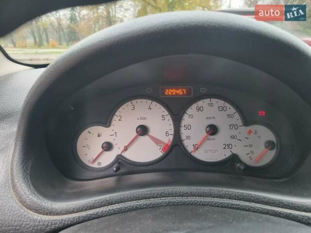 Пежо 206, объемом двигателя 1.4 л и пробегом 229 тыс. км за 3100 $, фото 2 на Automoto.ua