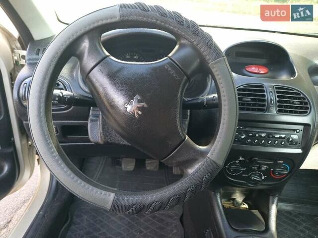 Пежо 206, объемом двигателя 1.4 л и пробегом 231 тыс. км за 3450 $, фото 22 на Automoto.ua