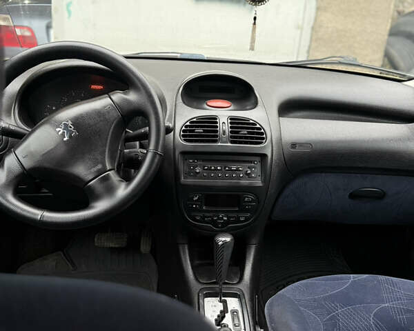 Желтый Пежо 206, объемом двигателя 1.36 л и пробегом 209 тыс. км за 3199 $, фото 11 на Automoto.ua