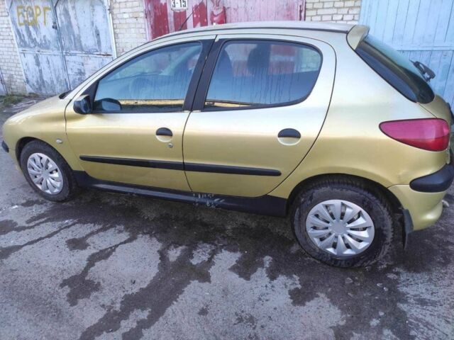 Жовтий Пежо 206, об'ємом двигуна 1.4 л та пробігом 210 тис. км за 2200 $, фото 1 на Automoto.ua
