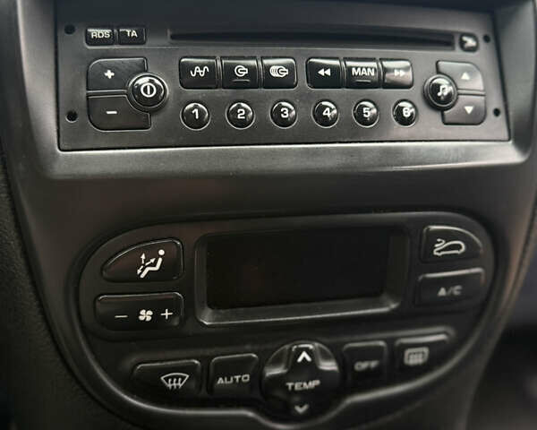 Желтый Пежо 206, объемом двигателя 1.36 л и пробегом 209 тыс. км за 3199 $, фото 13 на Automoto.ua