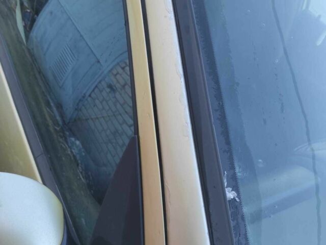 Жовтий Пежо 206, об'ємом двигуна 1.4 л та пробігом 210 тис. км за 2200 $, фото 9 на Automoto.ua