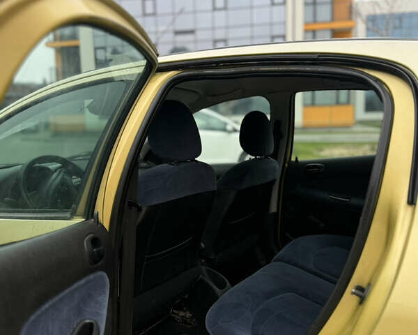 Желтый Пежо 206, объемом двигателя 1.36 л и пробегом 209 тыс. км за 3199 $, фото 9 на Automoto.ua