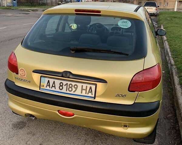 Желтый Пежо 206, объемом двигателя 1.4 л и пробегом 150 тыс. км за 3000 $, фото 6 на Automoto.ua