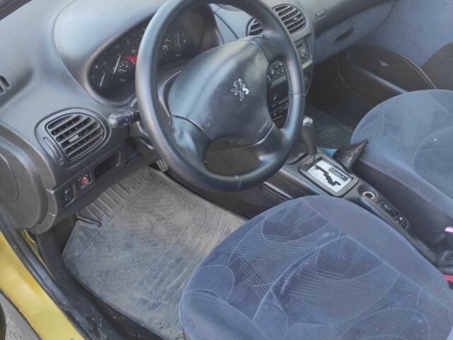 Жовтий Пежо 206, об'ємом двигуна 1.4 л та пробігом 210 тис. км за 2200 $, фото 11 на Automoto.ua