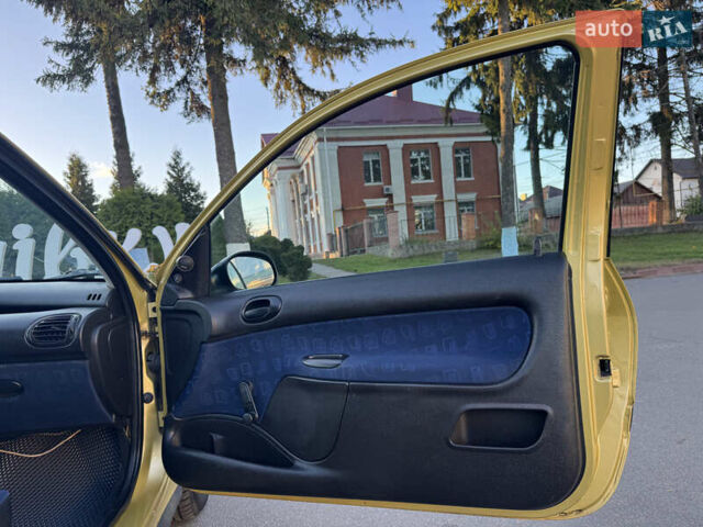 Желтый Пежо 206, объемом двигателя 1.12 л и пробегом 181 тыс. км за 2500 $, фото 20 на Automoto.ua