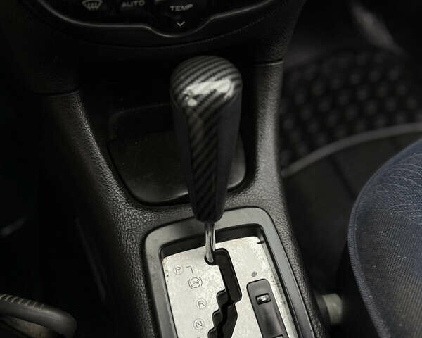 Желтый Пежо 206, объемом двигателя 1.36 л и пробегом 209 тыс. км за 3199 $, фото 12 на Automoto.ua