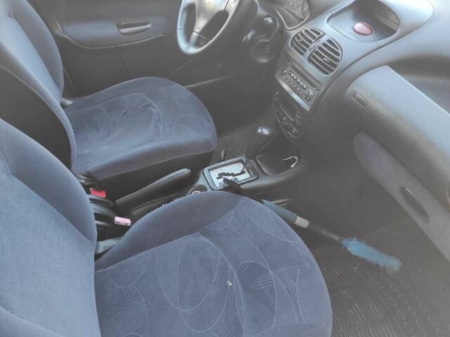 Жовтий Пежо 206, об'ємом двигуна 1.4 л та пробігом 210 тис. км за 2200 $, фото 7 на Automoto.ua