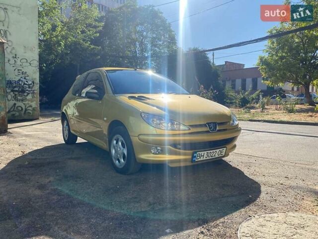 Желтый Пежо 206, объемом двигателя 1.4 л и пробегом 132 тыс. км за 4300 $, фото 2 на Automoto.ua