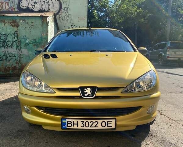 Желтый Пежо 206, объемом двигателя 1.4 л и пробегом 132 тыс. км за 4300 $, фото 1 на Automoto.ua