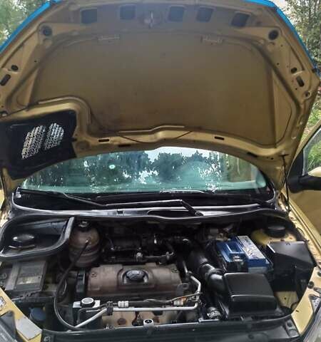 Жовтий Пежо 206, об'ємом двигуна 1.4 л та пробігом 300 тис. км за 2700 $, фото 5 на Automoto.ua