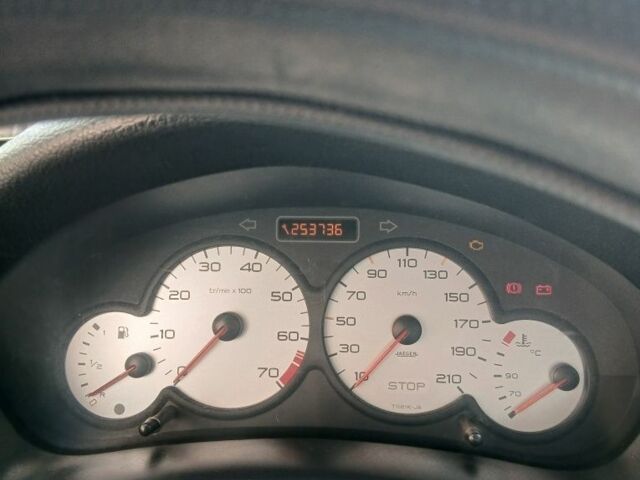 Жовтий Пежо 206, об'ємом двигуна 1.4 л та пробігом 263 тис. км за 2650 $, фото 7 на Automoto.ua