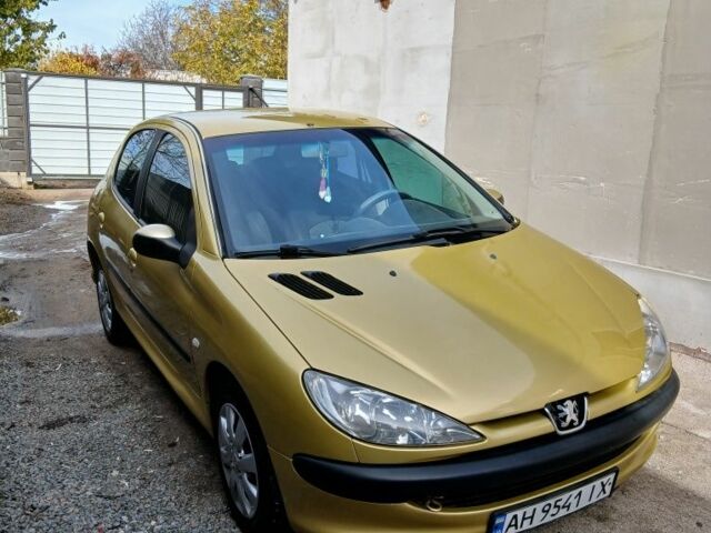 Жовтий Пежо 206, об'ємом двигуна 1.4 л та пробігом 263 тис. км за 2650 $, фото 1 на Automoto.ua