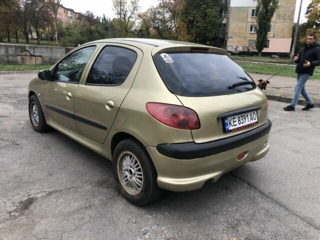 Жовтий Пежо 206, об'ємом двигуна 1.4 л та пробігом 200 тис. км за 3000 $, фото 3 на Automoto.ua