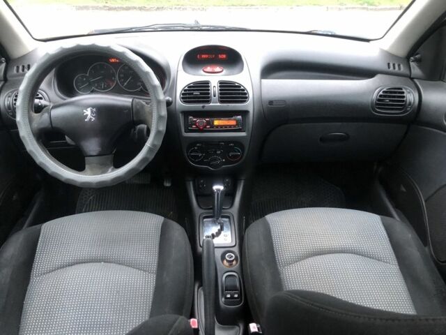 Жовтий Пежо 206, об'ємом двигуна 1.4 л та пробігом 200 тис. км за 3000 $, фото 8 на Automoto.ua