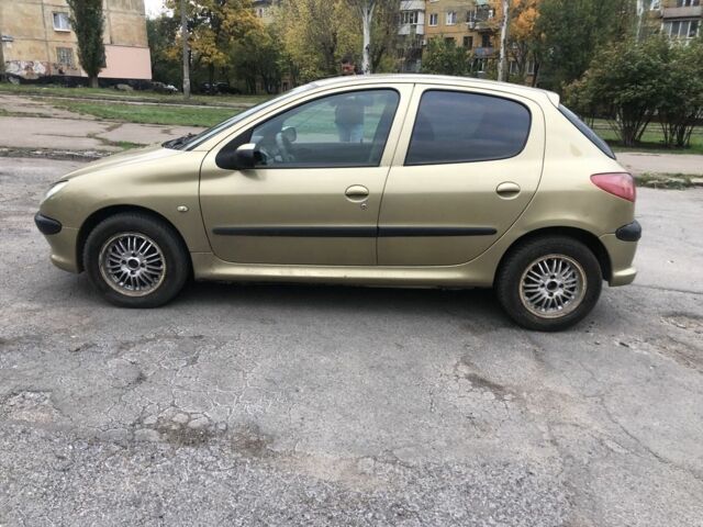Жовтий Пежо 206, об'ємом двигуна 1.4 л та пробігом 200 тис. км за 3000 $, фото 2 на Automoto.ua