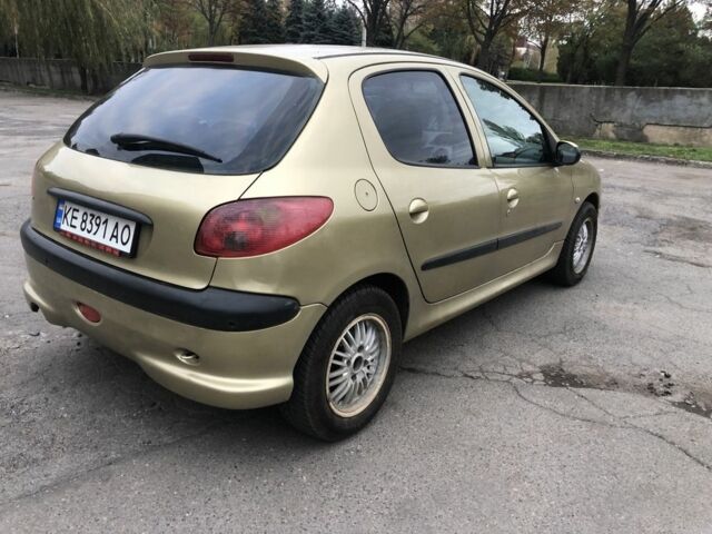 Жовтий Пежо 206, об'ємом двигуна 1.4 л та пробігом 200 тис. км за 3000 $, фото 4 на Automoto.ua