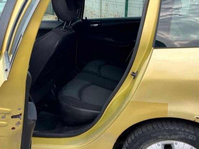 Желтый Пежо 206, объемом двигателя 2 л и пробегом 250 тыс. км за 2499 $, фото 5 на Automoto.ua