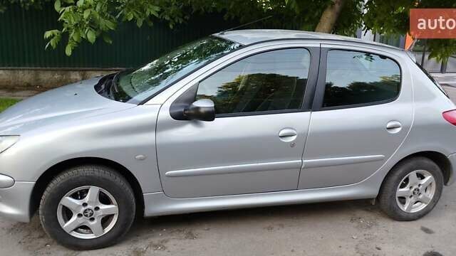 Сірий Пежо 206, об'ємом двигуна 1.1 л та пробігом 205 тис. км за 2600 $, фото 2 на Automoto.ua