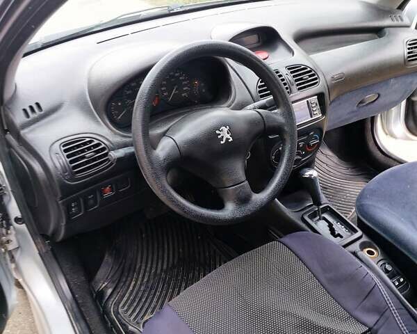 Серый Пежо 206, объемом двигателя 1.39 л и пробегом 289 тыс. км за 2550 $, фото 20 на Automoto.ua