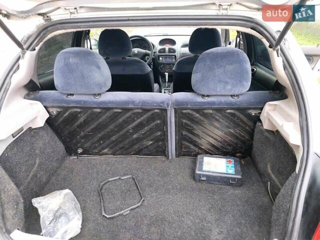Серый Пежо 206, объемом двигателя 1.39 л и пробегом 289 тыс. км за 2750 $, фото 28 на Automoto.ua