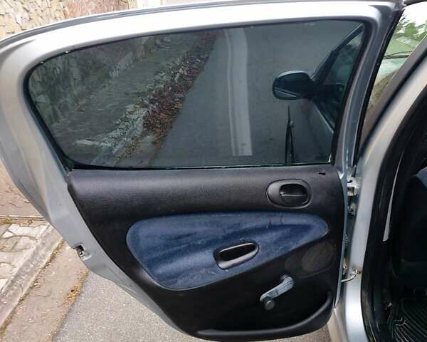 Серый Пежо 206, объемом двигателя 1.39 л и пробегом 289 тыс. км за 2550 $, фото 25 на Automoto.ua