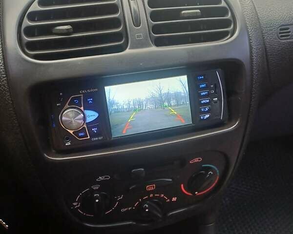 Серый Пежо 206, объемом двигателя 1.36 л и пробегом 230 тыс. км за 2349 $, фото 5 на Automoto.ua