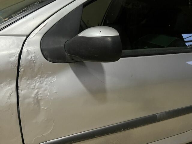 Серый Пежо 206, объемом двигателя 0 л и пробегом 200 тыс. км за 650 $, фото 7 на Automoto.ua