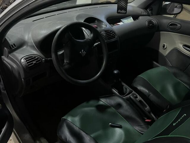 Серый Пежо 206, объемом двигателя 0 л и пробегом 200 тыс. км за 650 $, фото 6 на Automoto.ua