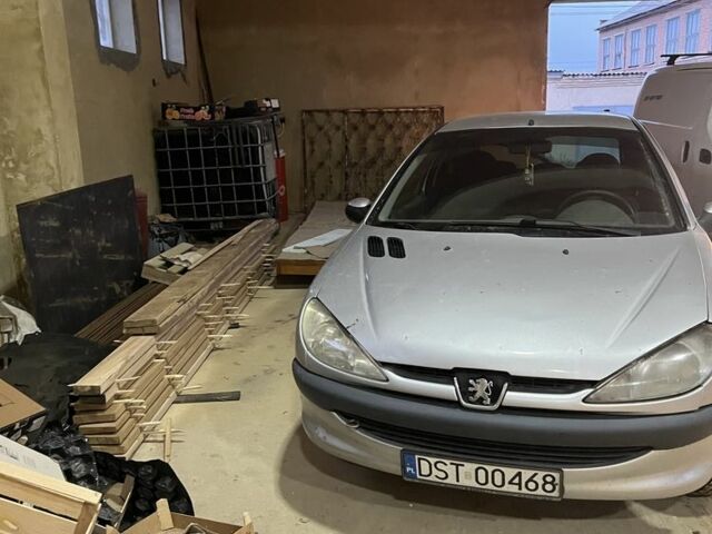 Серый Пежо 206, объемом двигателя 0 л и пробегом 200 тыс. км за 650 $, фото 2 на Automoto.ua