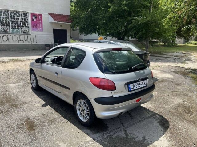 Сірий Пежо 206, об'ємом двигуна 1.1 л та пробігом 211 тис. км за 2000 $, фото 2 на Automoto.ua