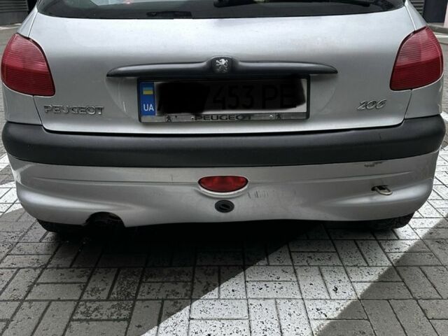 Серый Пежо 206, объемом двигателя 1.36 л и пробегом 173 тыс. км за 2000 $, фото 1 на Automoto.ua