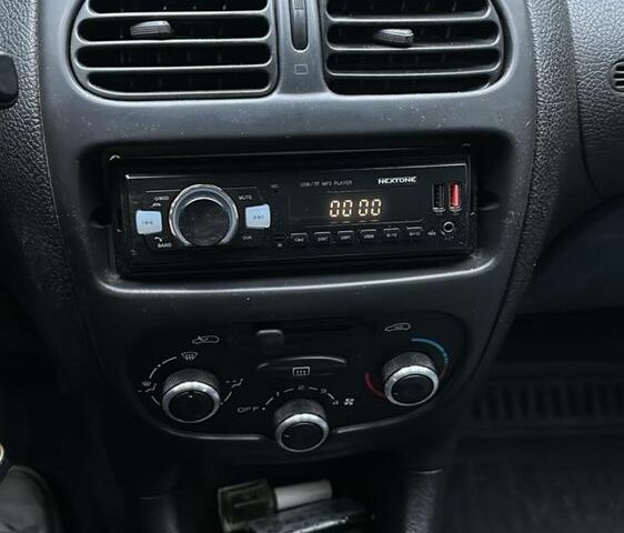 Серый Пежо 206, объемом двигателя 1.36 л и пробегом 173 тыс. км за 2000 $, фото 10 на Automoto.ua