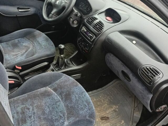 Сірий Пежо 206, об'ємом двигуна 1.9 л та пробігом 200 тис. км за 1300 $, фото 4 на Automoto.ua